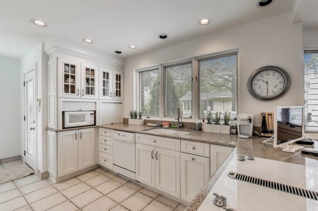 213 Kenwood Place, Michigan City, IN 46360