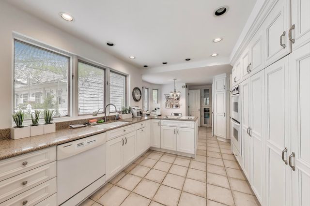 213 Kenwood Place, Michigan City, IN 46360