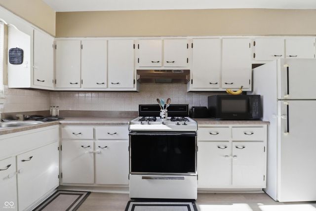2924 Merts Drive, Indianapolis, IN 46237