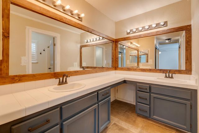 2337 Rainwood Ln, Oakdale, CA 95361