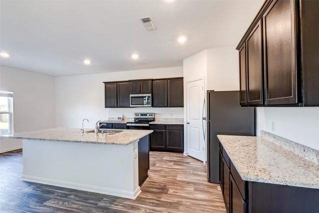 109 Riverdale DR, Jarrell, TX 76537