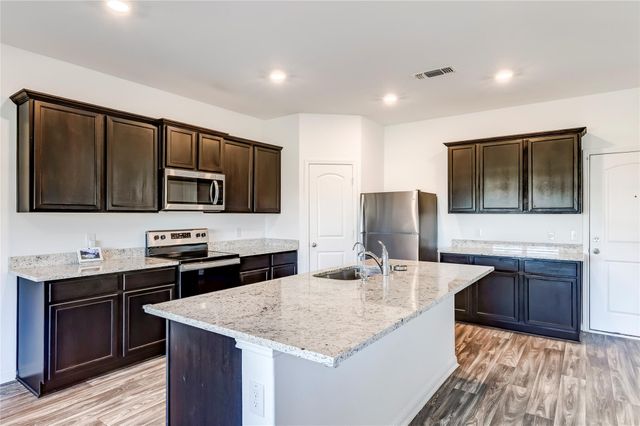 109 Riverdale DR, Jarrell, TX 76537