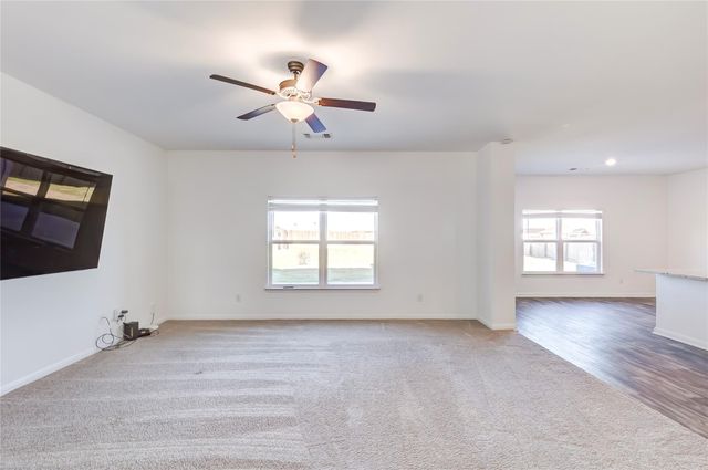 109 Riverdale DR, Jarrell, TX 76537