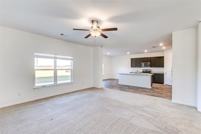 109 Riverdale DR, Jarrell, TX 76537