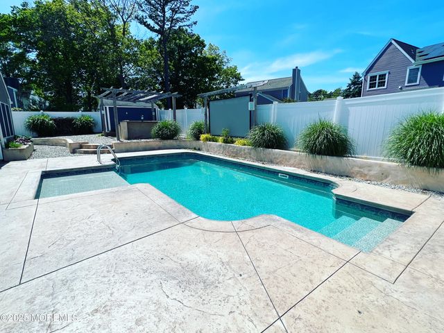 6 Bucks Drive, Barnegat, NJ 08005