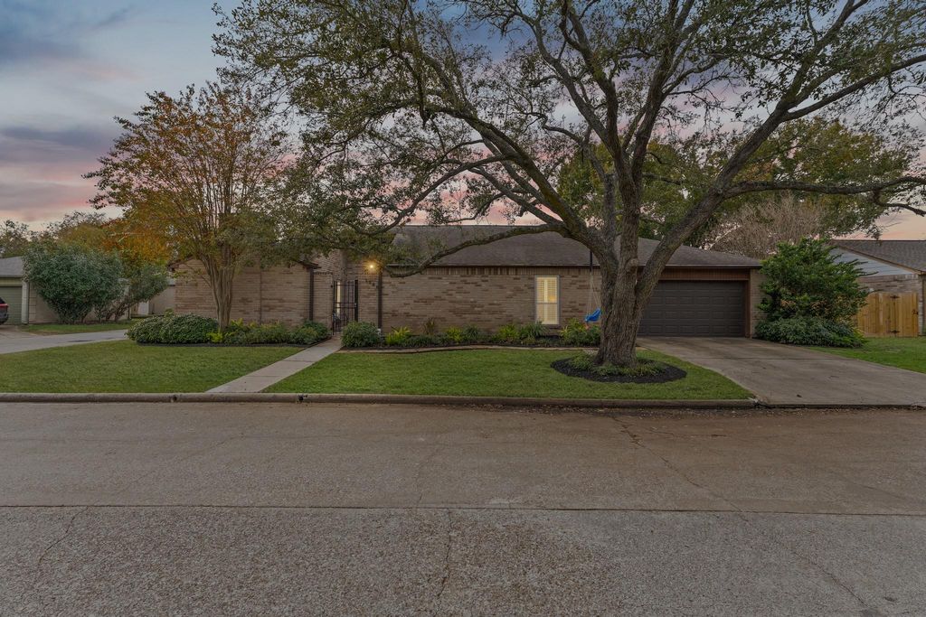 1546 Beaconshire Road, Houston, TX 77077