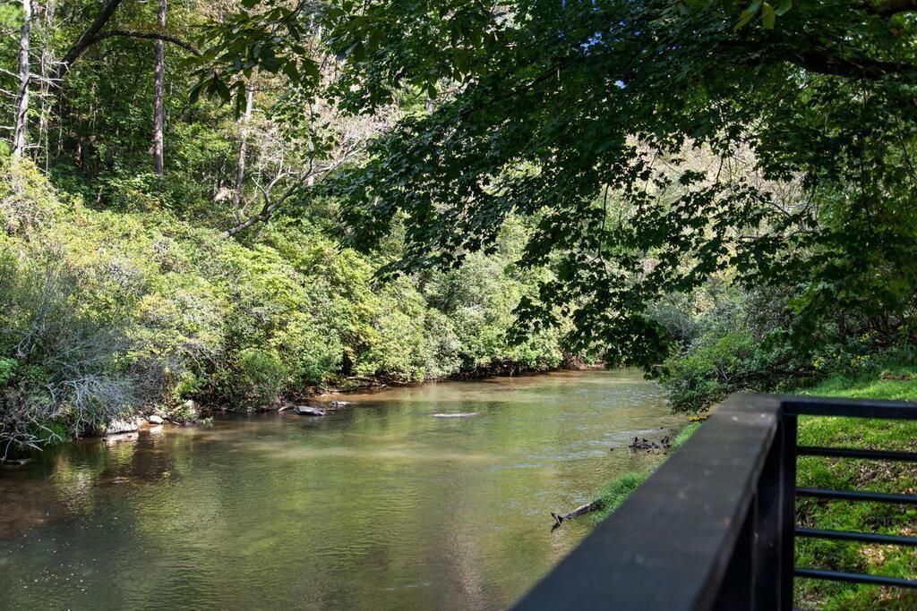 124 River Oaks Terrace, Ellijay, GA 30540