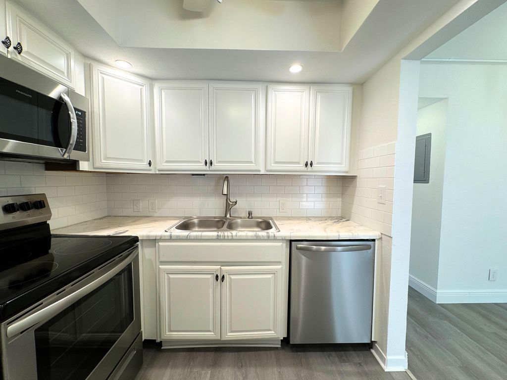 Image 10 of property listing at 484 Mansfield L, Boca Raton, FL 33434