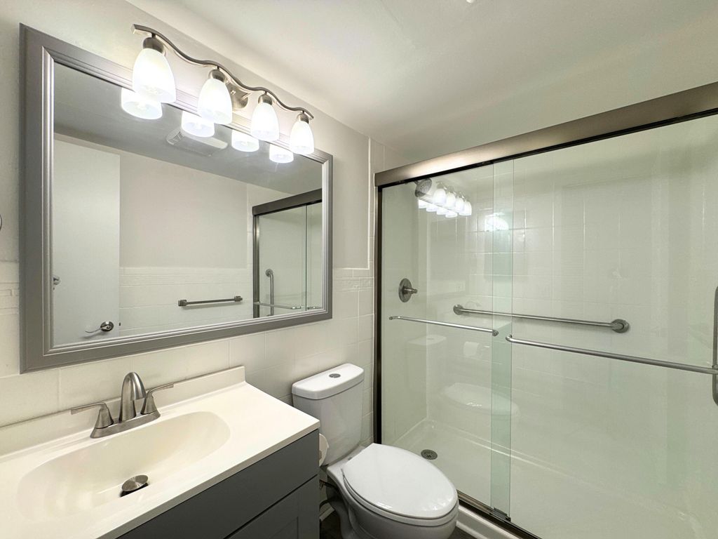 Image 19 of property listing at 484 Mansfield L, Boca Raton, FL 33434