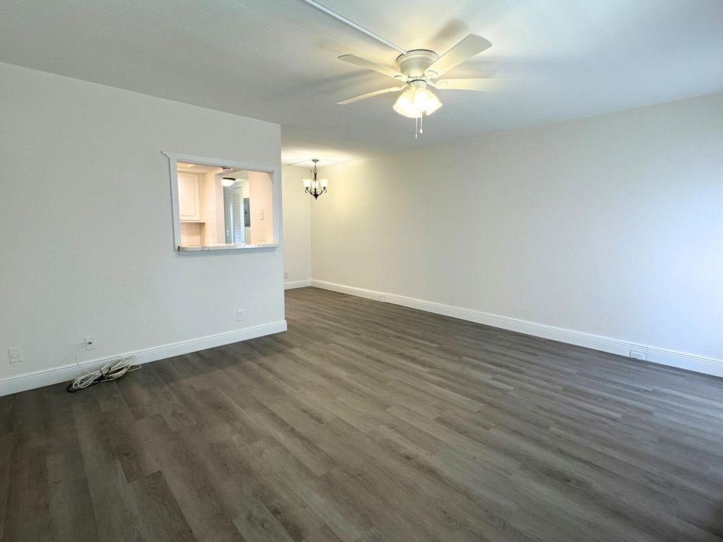 Image 5 of property listing at 484 Mansfield L, Boca Raton, FL 33434