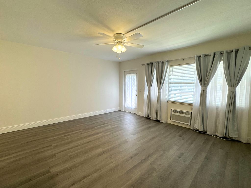 Image 6 of property listing at 484 Mansfield L, Boca Raton, FL 33434