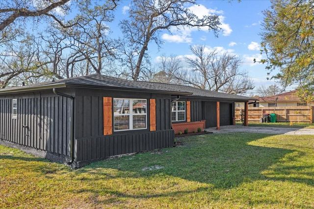 122 N Holly Drive, Baytown, TX 77520