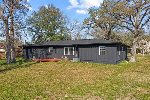 122 N Holly Drive, Baytown, TX 77520