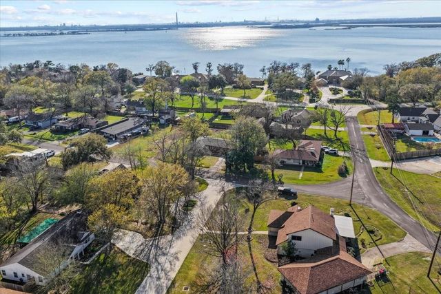 122 N Holly Drive, Baytown, TX 77520