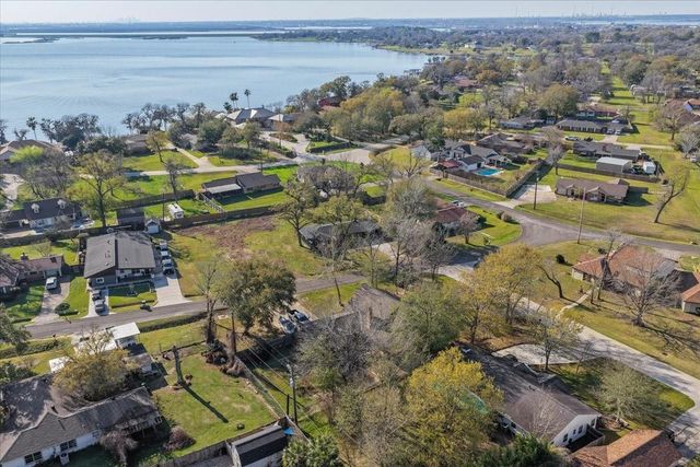 122 N Holly Drive, Baytown, TX 77520