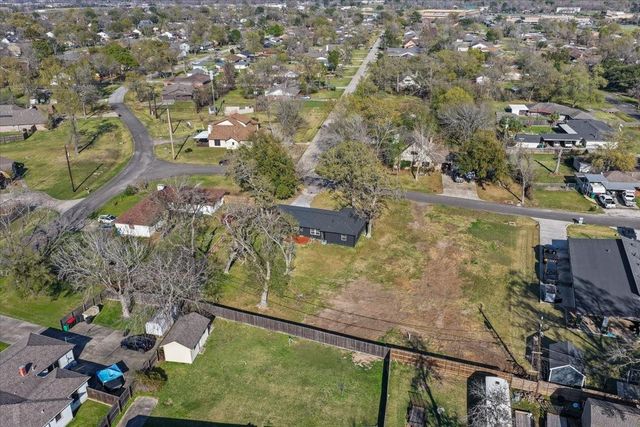 122 N Holly Drive, Baytown, TX 77520