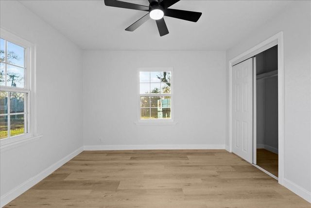 122 N Holly Drive, Baytown, TX 77520