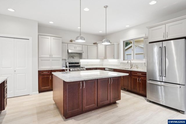 1277 Robert St, Woodburn, OR 97071