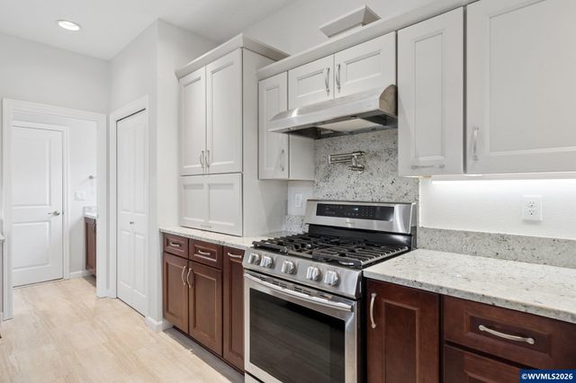 1277 Robert St, Woodburn, OR 97071