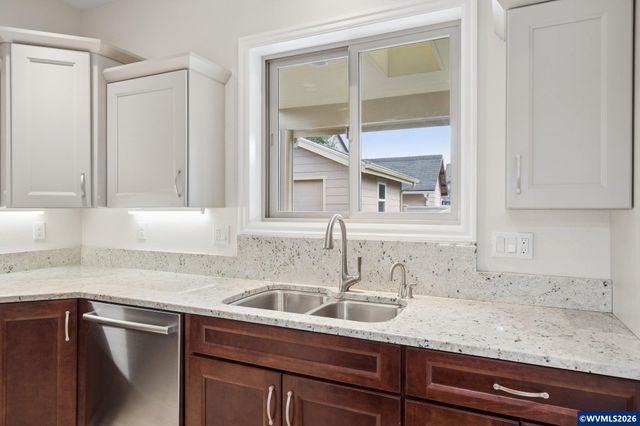 1277 Robert St, Woodburn, OR 97071