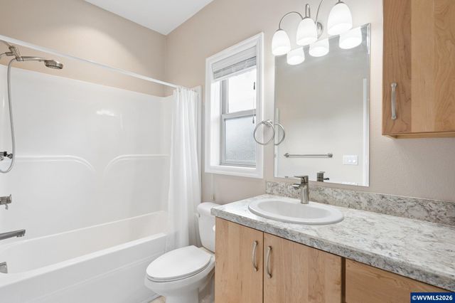 1277 Robert St, Woodburn, OR 97071