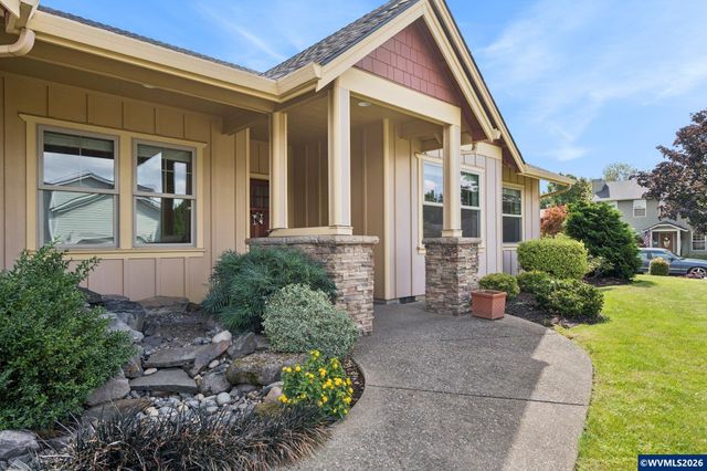 1277 Robert St, Woodburn, OR 97071