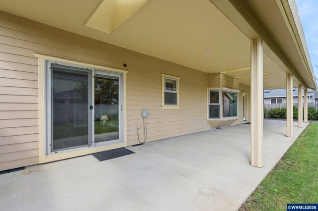 1277 Robert St, Woodburn, OR 97071