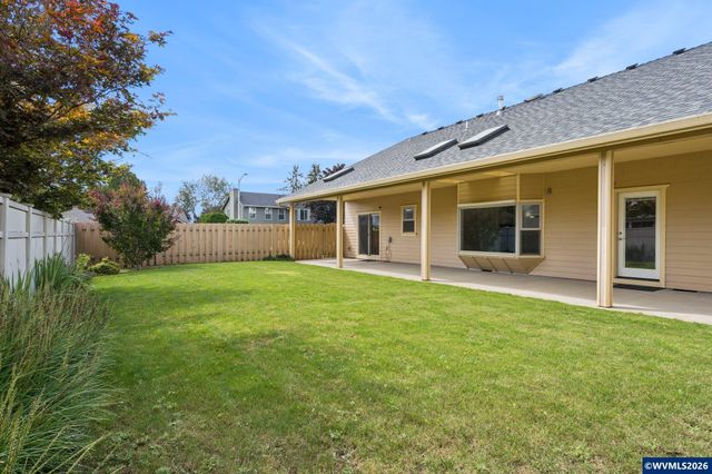 1277 Robert St, Woodburn, OR 97071