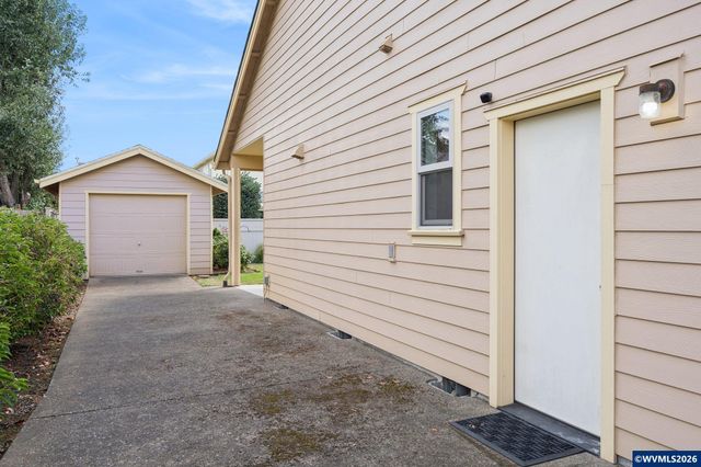 1277 Robert St, Woodburn, OR 97071