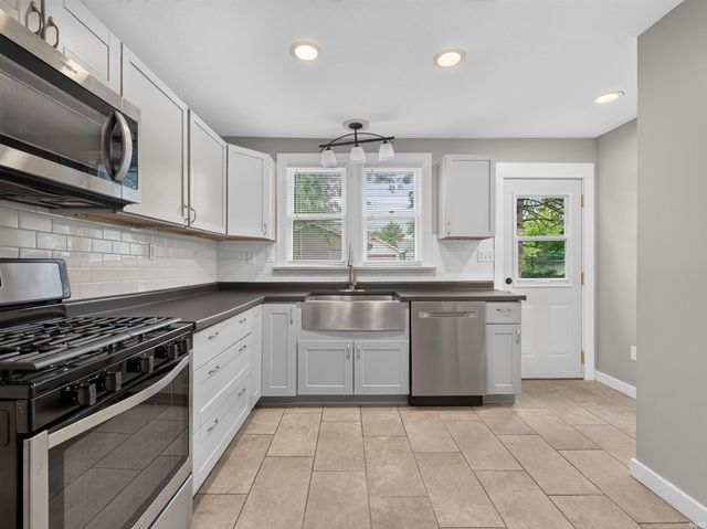 1152 W Oakdale Drive, Fort Wayne, IN 46807