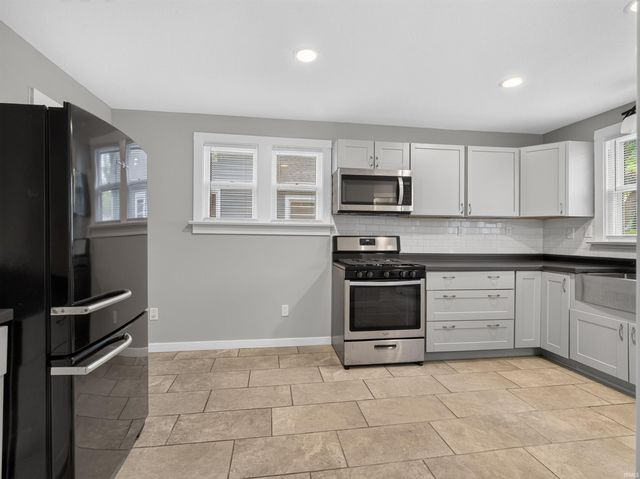 1152 W Oakdale Drive, Fort Wayne, IN 46807