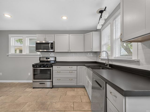 1152 W Oakdale Drive, Fort Wayne, IN 46807