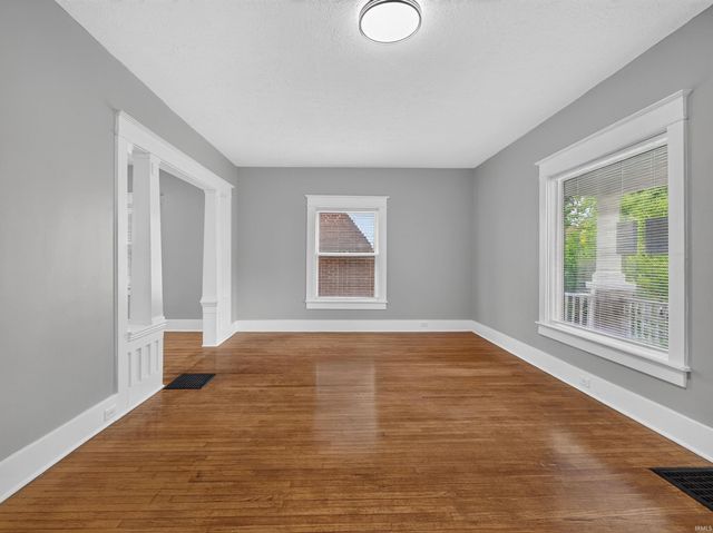 1152 W Oakdale Drive, Fort Wayne, IN 46807