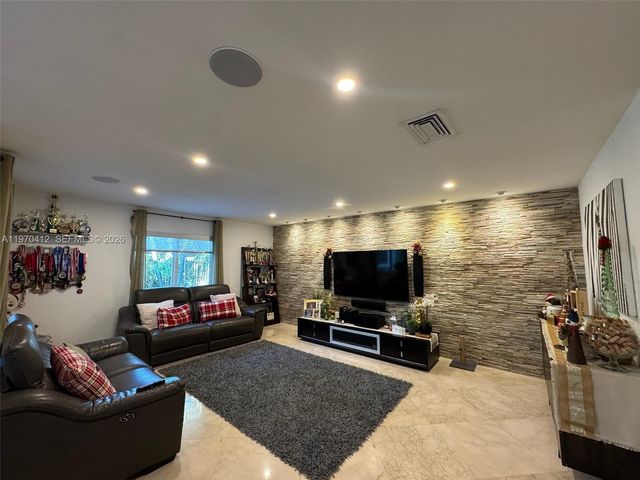 10973 NW 53rd Ln, Doral, FL 33178