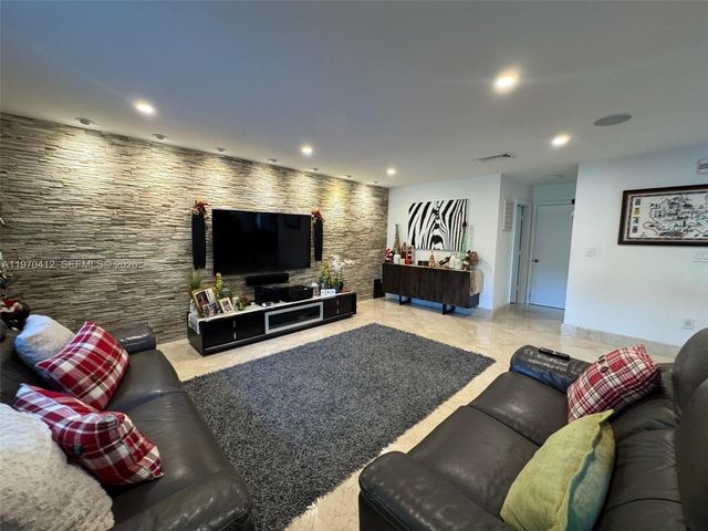 10973 NW 53rd Ln, Doral, FL 33178