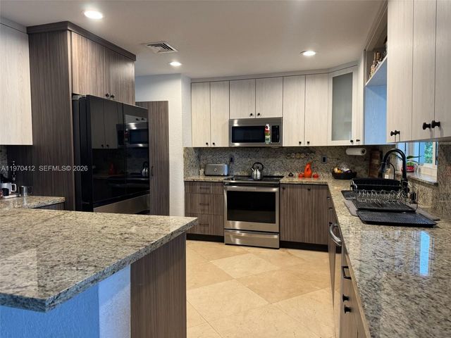 10973 NW 53rd Ln, Doral, FL 33178