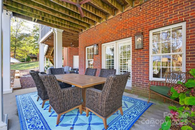 823 Inverness Circle, Spartanburg, SC 29306