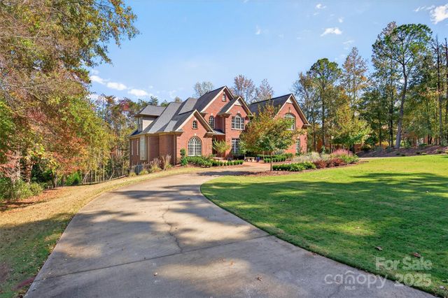 823 Inverness Circle, Spartanburg, SC 29306