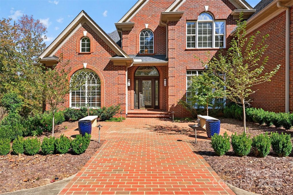 823 Inverness Circle, Spartanburg, SC 29306