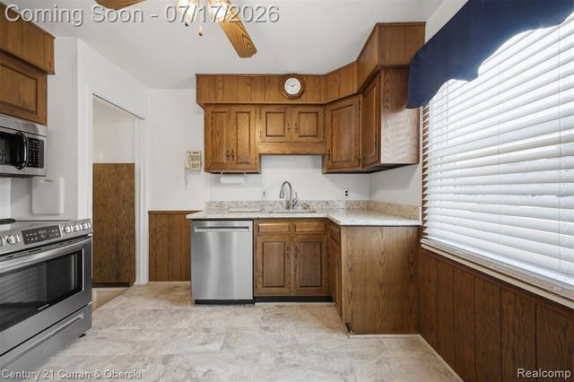 15924 Hanover Avenue, Allen Park, MI 48101