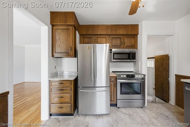 15924 Hanover Avenue, Allen Park, MI 48101