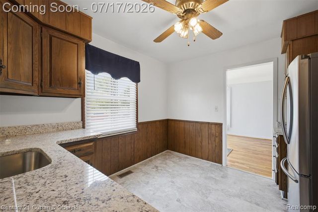 15924 Hanover Avenue, Allen Park, MI 48101