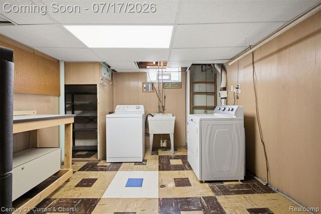 15924 Hanover Avenue, Allen Park, MI 48101