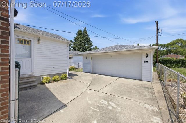 15924 Hanover Avenue, Allen Park, MI 48101