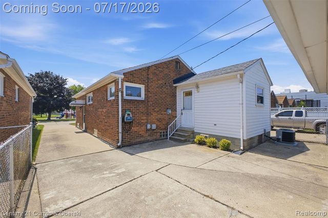 15924 Hanover Avenue, Allen Park, MI 48101