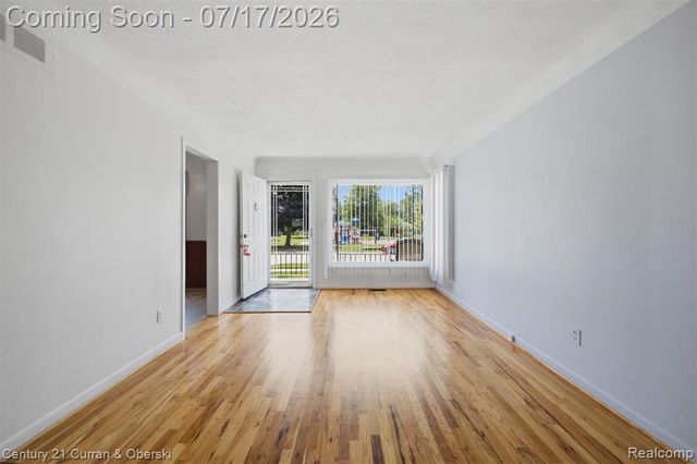 15924 Hanover Avenue, Allen Park, MI 48101