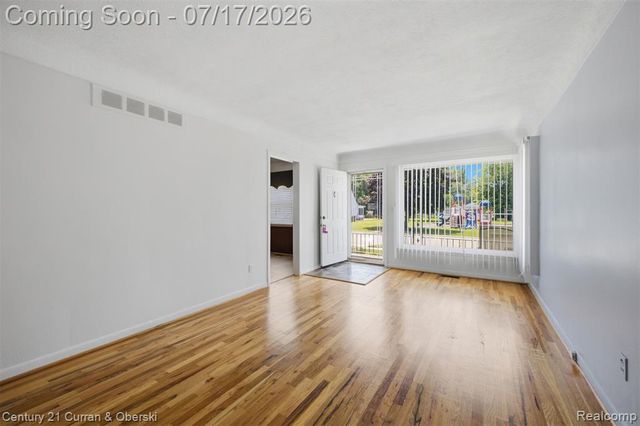 15924 Hanover Avenue, Allen Park, MI 48101