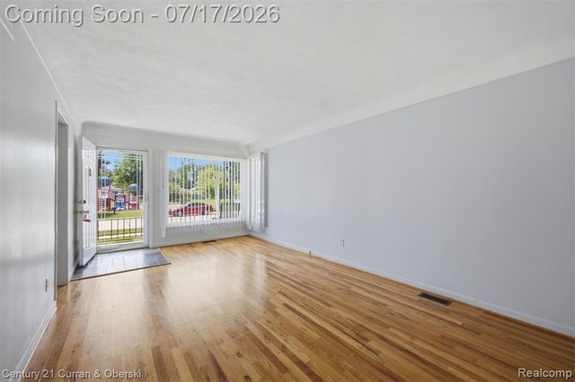 15924 Hanover Avenue, Allen Park, MI 48101