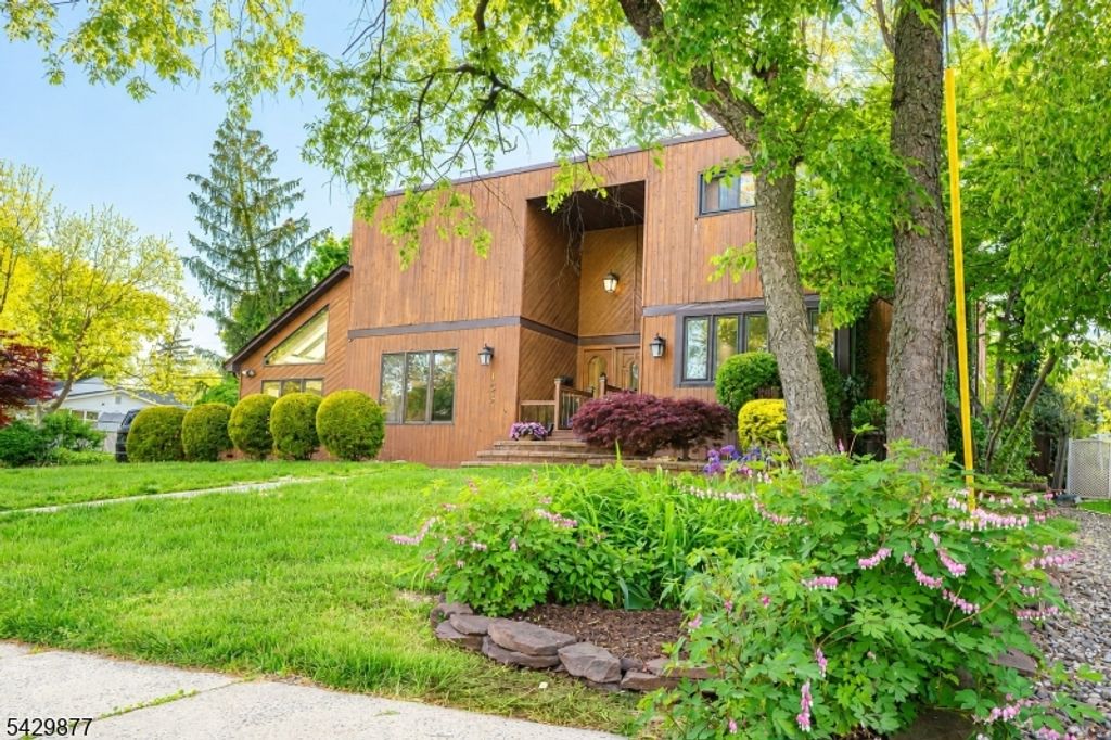 135 Ridge Rd, Nutley Twp., NJ 07110