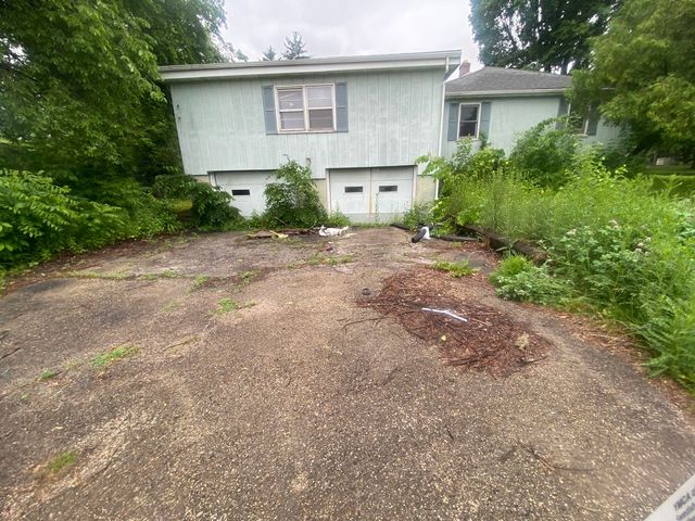 2015 Leigh Street, Rockford, IL 61108